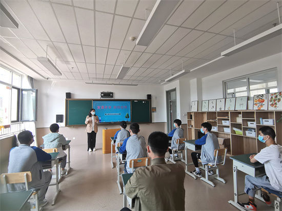 開展復(fù)課開學(xué)、防控疫情主題班會(huì).jpg