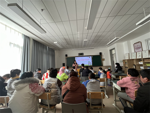 召開真誠溝通，共育未來春季開學(xué)家長會.JPG